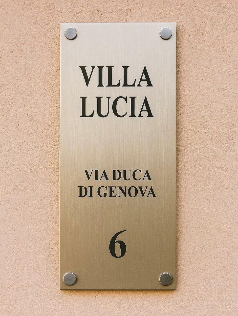 Villa Lucia · латунная табличка